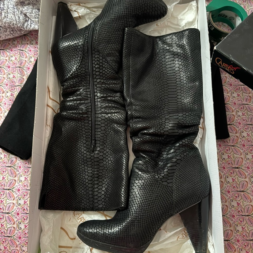 Carlos Santa snake texture leather boots 9.5